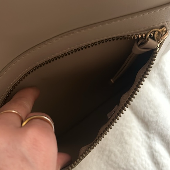 Beige / Tan Bucket Hand Bag or Tote - Picture 7 of 16